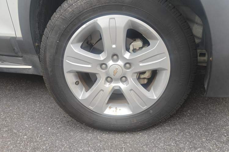 Used Chevrolet Captiva 2017 2.4L Two-Wheel Drive Luxury Edition 7 Seats Right Front Wheel Hub