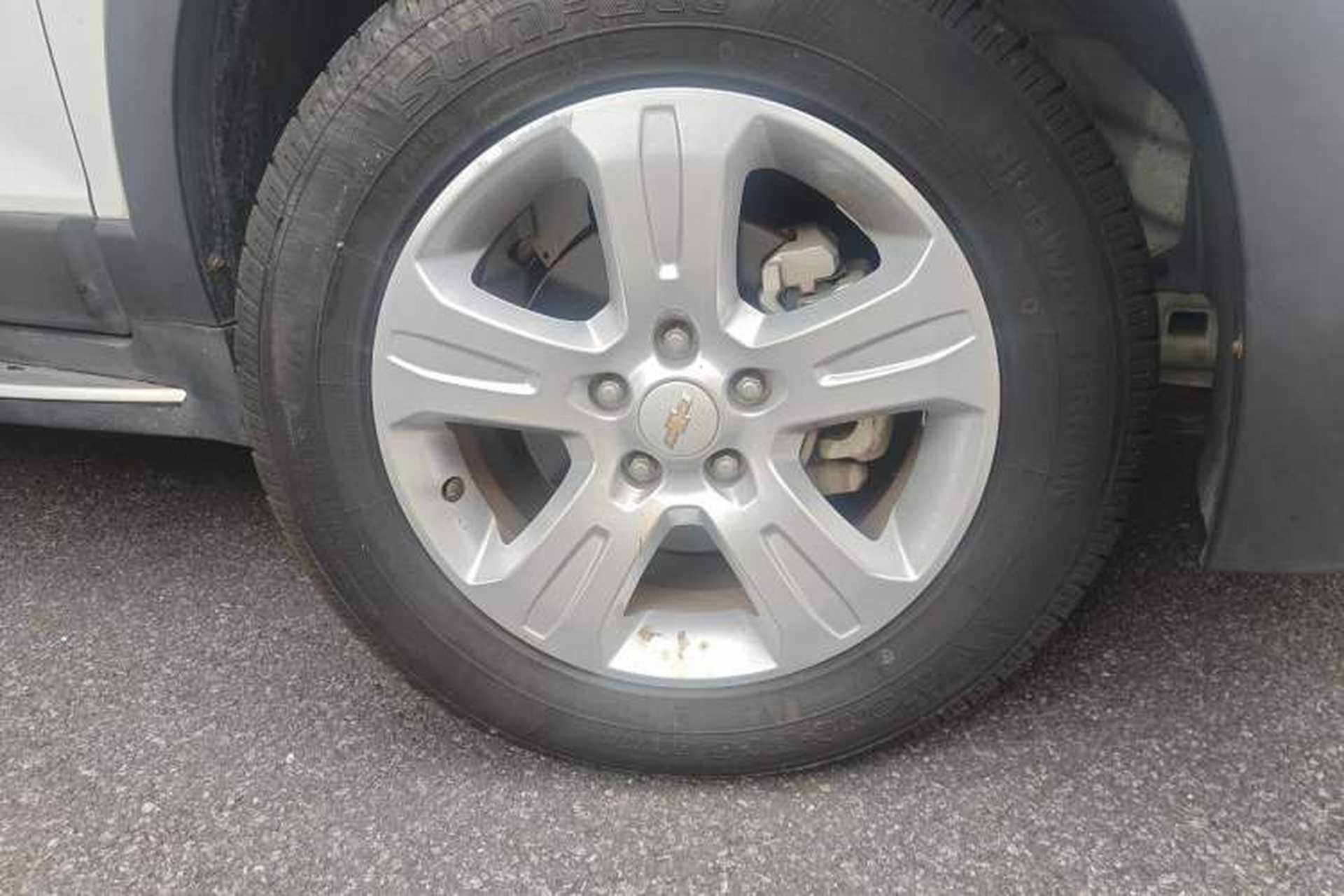 Used Chevrolet Captiva 2017 2.4L Two-Wheel Drive Luxury Edition 7 Seats Right Front Wheel Hub