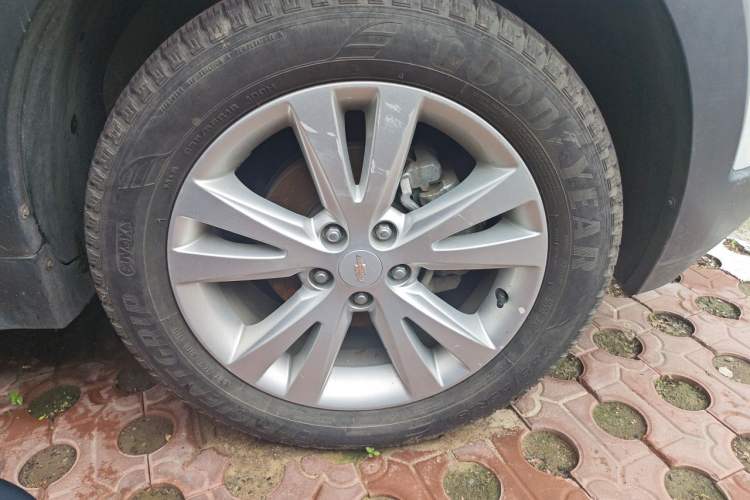 Used Chevrolet Captiva 2017 2.4L 4x4 Flagship Edition 7-Seater Right Front Wheel Hub