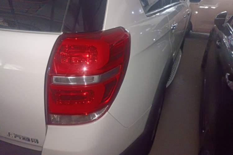 Used Chevrolet Captiva 2017 2.4L Two-Wheel Drive Luxury Edition 7 Seats Right Rear Taillight