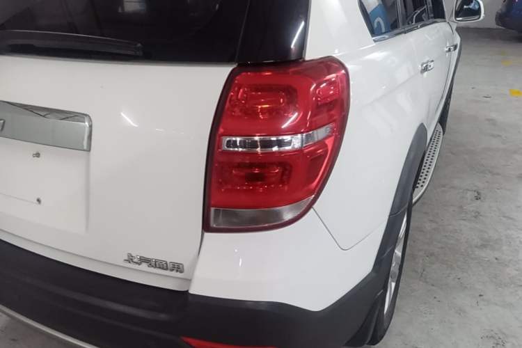 Used Chevrolet Captiva 2017 2.4L Two-Wheel Drive Luxury Edition 7 Seats Right Rear Taillight
