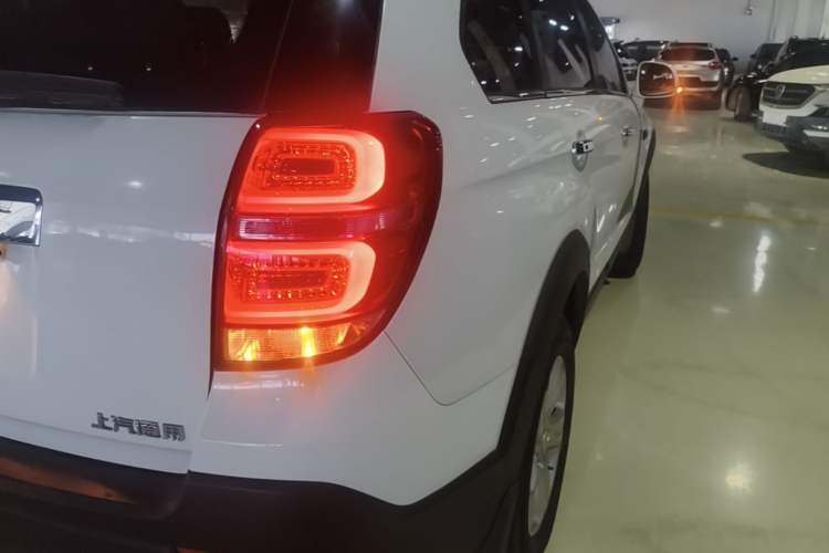 Used Chevrolet Captiva 2017 2.4L Two-Wheel Drive Urban Version 7 Seats Right Rear Taillight