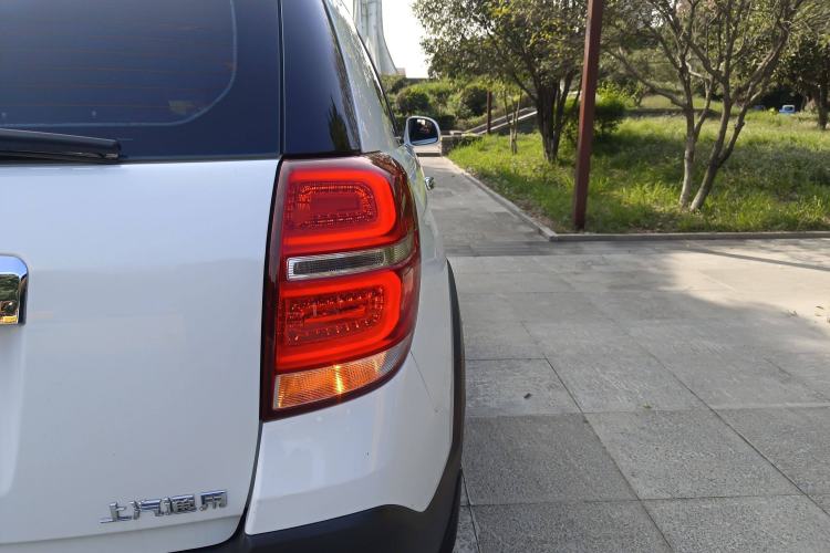 Used Chevrolet Captiva 2017 2.4L Two-Wheel Drive Luxury Edition 7 Seats Right Rear Taillight