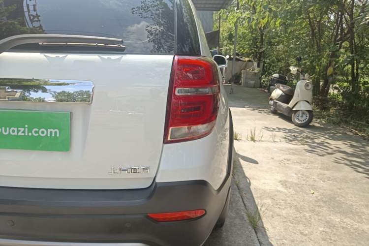 Used Chevrolet Captiva 2017 2.4L Two-Wheel Drive Luxury Edition 7 Seats Right Rear Taillight