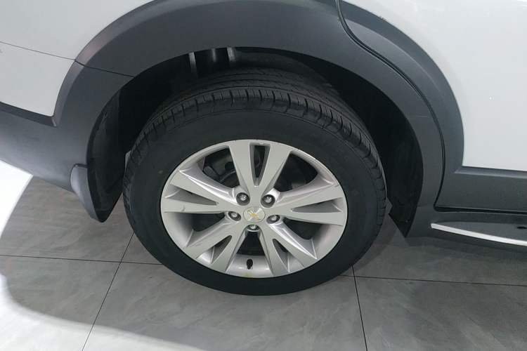 Used Chevrolet Captiva 2017 2.4L 4x4 Flagship Edition 7-Seater Right Rear Wheel Hub