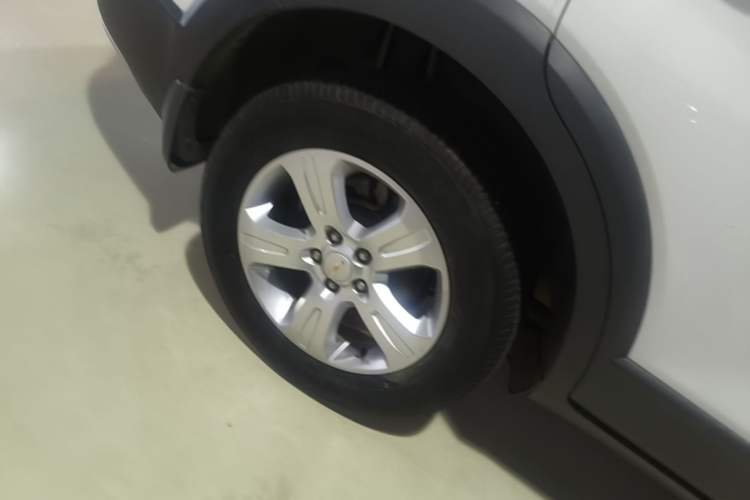 Used Chevrolet Captiva 2017 2.4L Two-Wheel Drive Urban Version 7 Seats Right Rear Wheel Hub