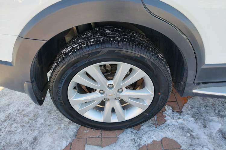 Used Chevrolet Captiva 2017 2.4L 4x4 Flagship Edition 7-Seater Right Rear Wheel Hub