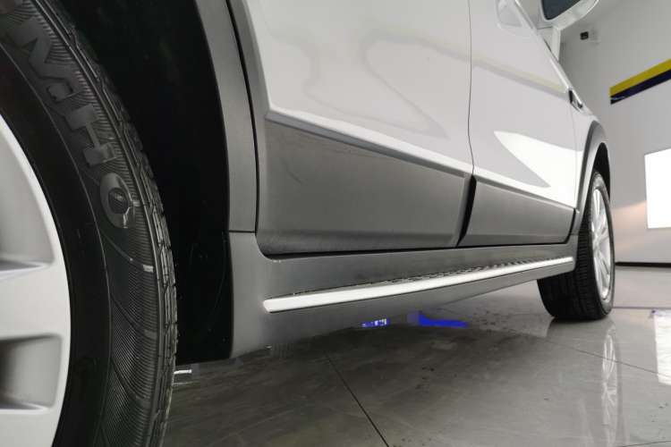 Used Chevrolet Captiva 2017 2.4L 4x4 Flagship Edition 7-Seater Right Side Sill