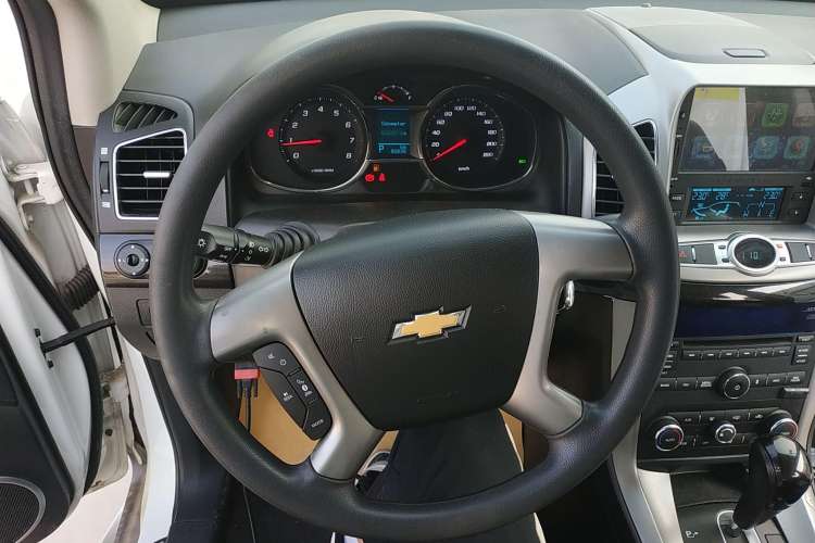 Used Chevrolet Captiva 2017 2.4L Two-Wheel Drive Luxury Edition 7 Seats Steering Wheel
