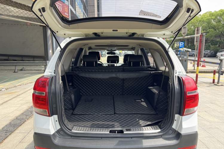 Used Chevrolet Captiva 2017 2.4L Two-Wheel Drive Luxury Edition 7 Seats Trunk