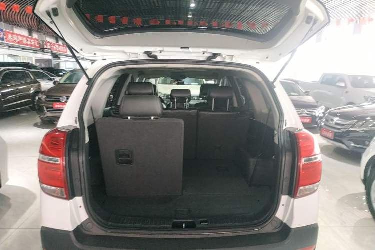 Used Chevrolet Captiva 2017 2.4L 4x4 Flagship Edition 7-Seater Trunk