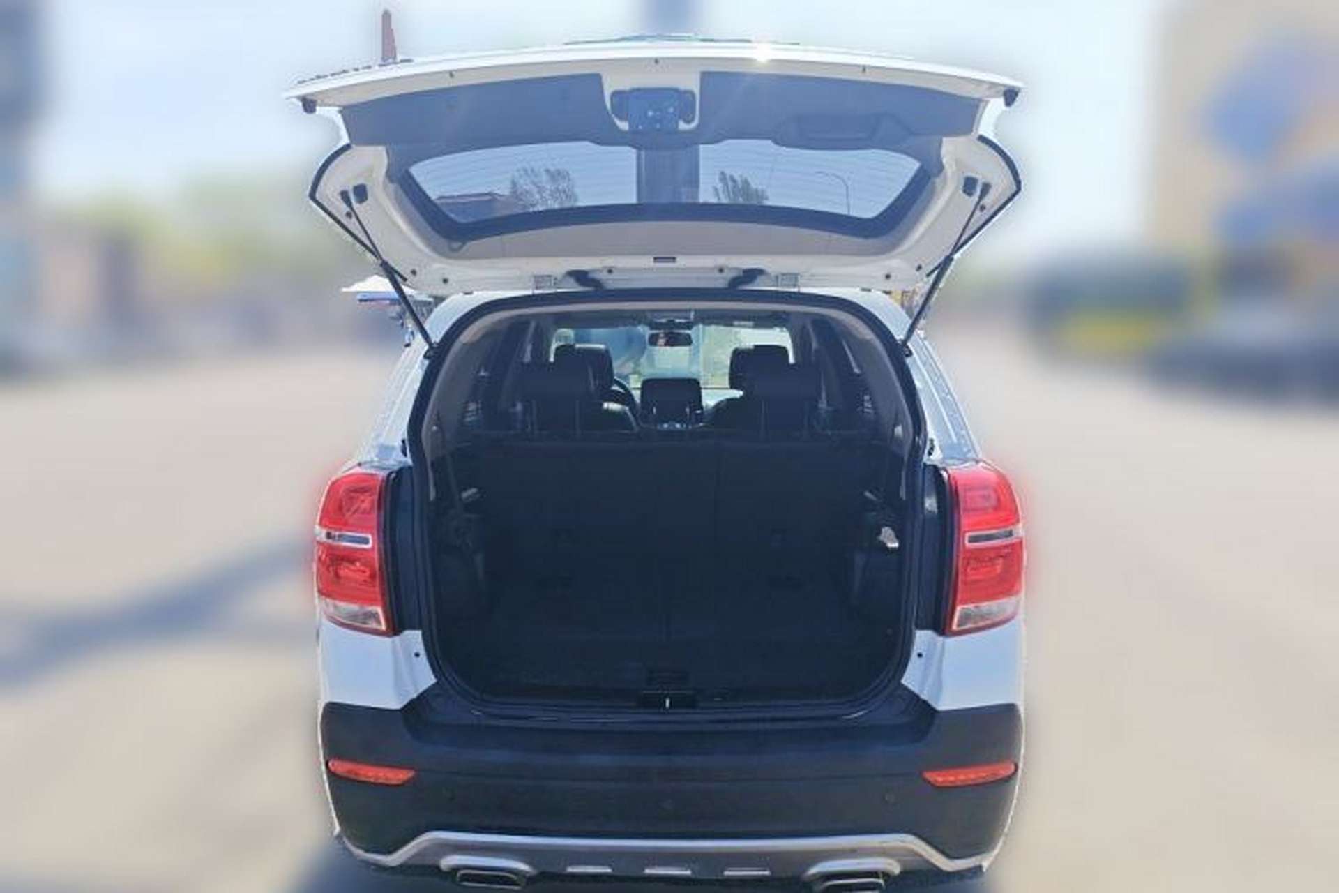 Used Chevrolet Captiva 2017 2.4L 4x4 Flagship Edition 7-Seater Trunk