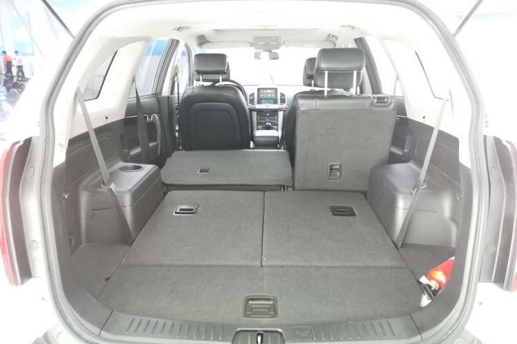 Used Chevrolet Captiva 2017 2.4L 4x4 Flagship Edition 7-Seater Trunk