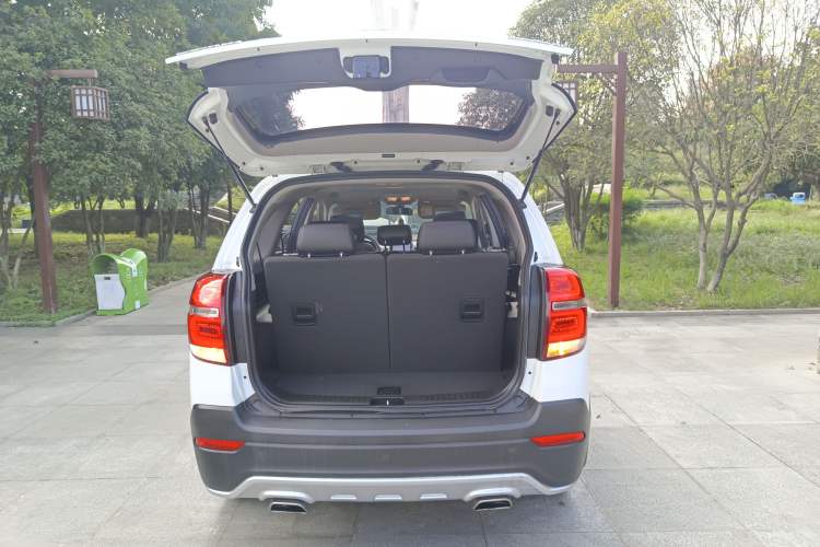 Used Chevrolet Captiva 2017 2.4L Two-Wheel Drive Luxury Edition 7 Seats Trunk