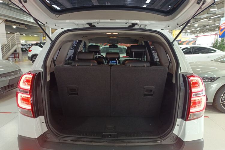 Used Chevrolet Captiva 2017 2.4L 4x4 Flagship Edition 7-Seater Trunk
