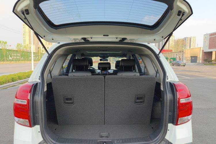 Used Chevrolet Captiva 2017 2.4L 4x4 Flagship Edition 7-Seater Trunk