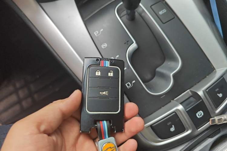 Used Chevrolet Captiva 2017 2.4L 4x4 Flagship Edition 7-Seater Vehicle Key