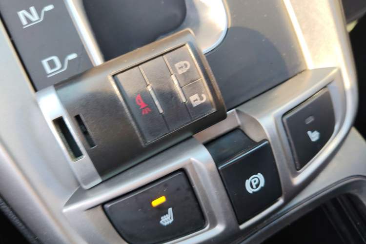 Used Chevrolet Captiva 2017 2.4L 4x4 Flagship Edition 7-Seater Vehicle Key