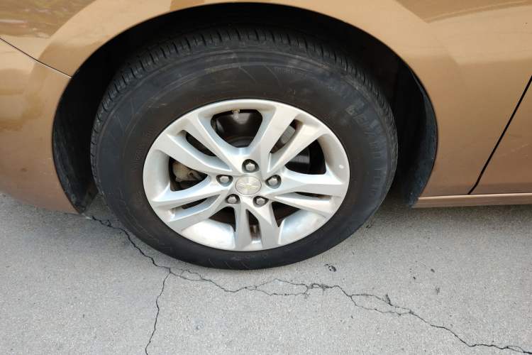 Used Chevrolet Cavalier 2016 1.5L Automatic Enjoyment Edition Left Front Wheel Hub