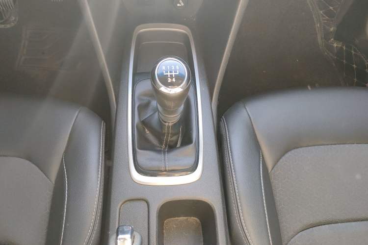 Used Chevrolet Cavalier 2016 1.5L Manual Xinyue Edition Gear Lever