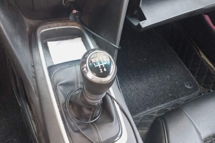 Used Chevrolet Cavalier 2016 1.5L Manual Enjoyment Edition Gear Lever