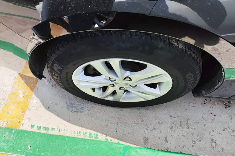 Used Chevrolet Cavalier 2016 1.5L Automatic Xinyue Edition Left Front Wheel Hub