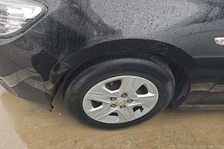 Used Chevrolet Cavalier 2016 1.5L Automatic Enjoyment Edition Left Front Wheel Hub