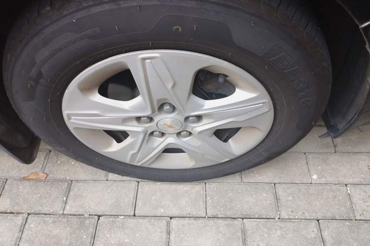 Used Chevrolet Cavalier 2016 1.5L Manual Enjoyment Edition Right Front Wheel Hub