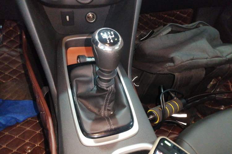 Used Chevrolet Cavalier 2016 1.5L Manual Xinyue Edition Gear Lever