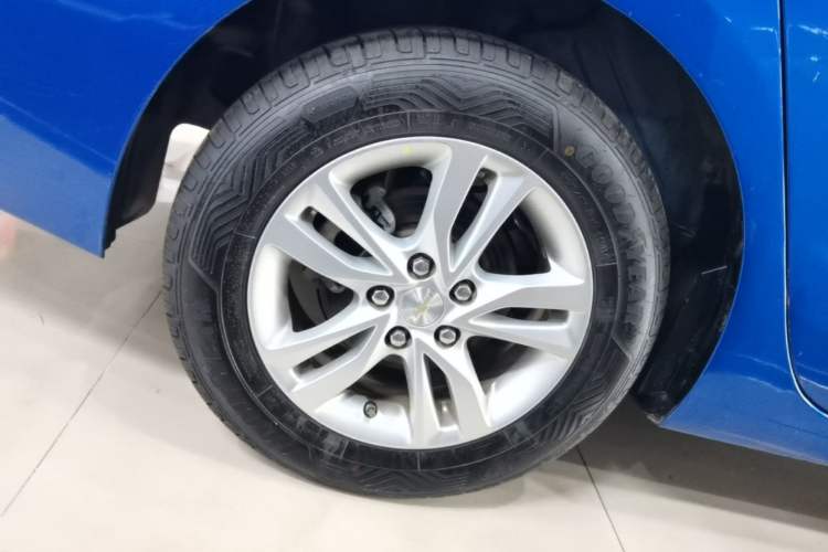 Used Chevrolet Cavalier 2016 1.5L Automatic Xinyue Edition Right Rear Wheel Hub