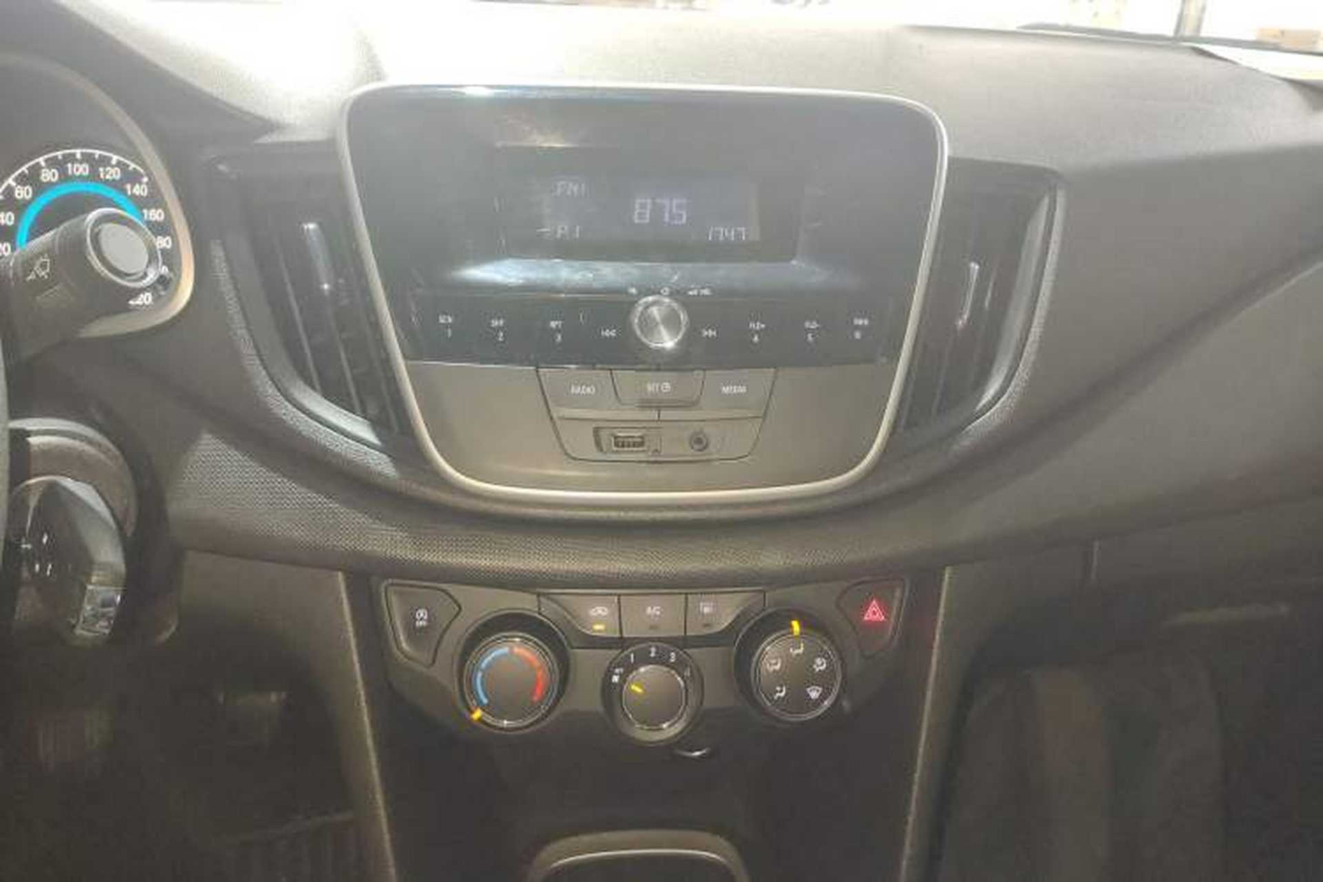 Used Chevrolet Cavalier 2016 1.5L Manual Enjoyment Edition Audio And AC Panel
