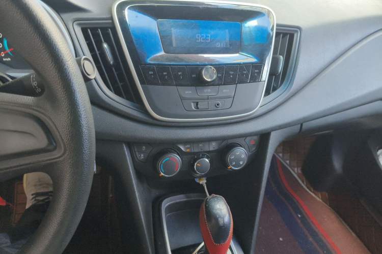 Used Chevrolet Cavalier 2016 1.5L Automatic Enjoyment Edition Audio And AC Panel