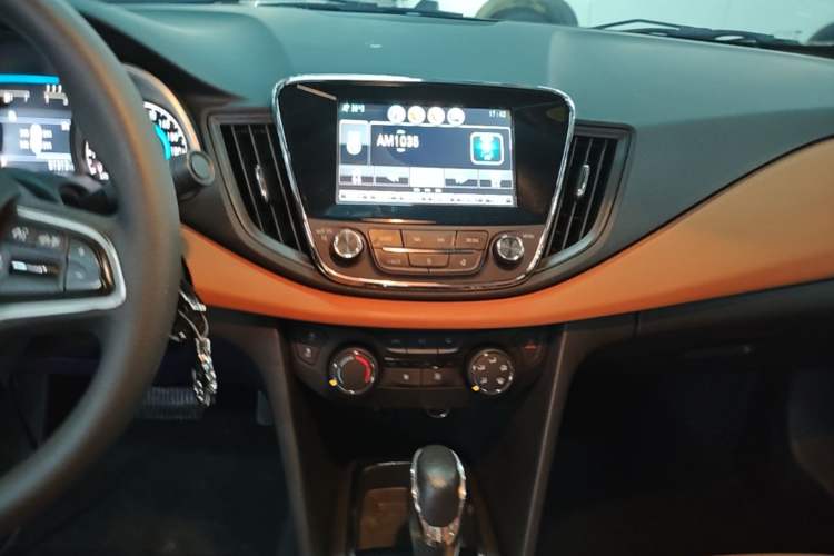 Used Chevrolet Cavalier 2016 1.5L Automatic Xinsong Edition Audio And AC Panel