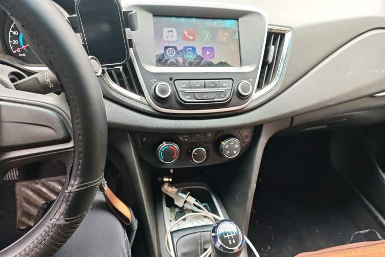 Used Chevrolet Cavalier 2016 1.5L Manual Enjoyment Edition Audio And AC Panel