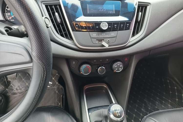 Used Chevrolet Cavalier 2016 1.5L Manual Enjoyment Edition Audio And AC Panel