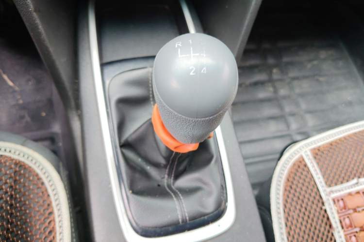 Used Chevrolet Cavalier 2016 1.5L Manual Enjoyment Edition Gear Lever