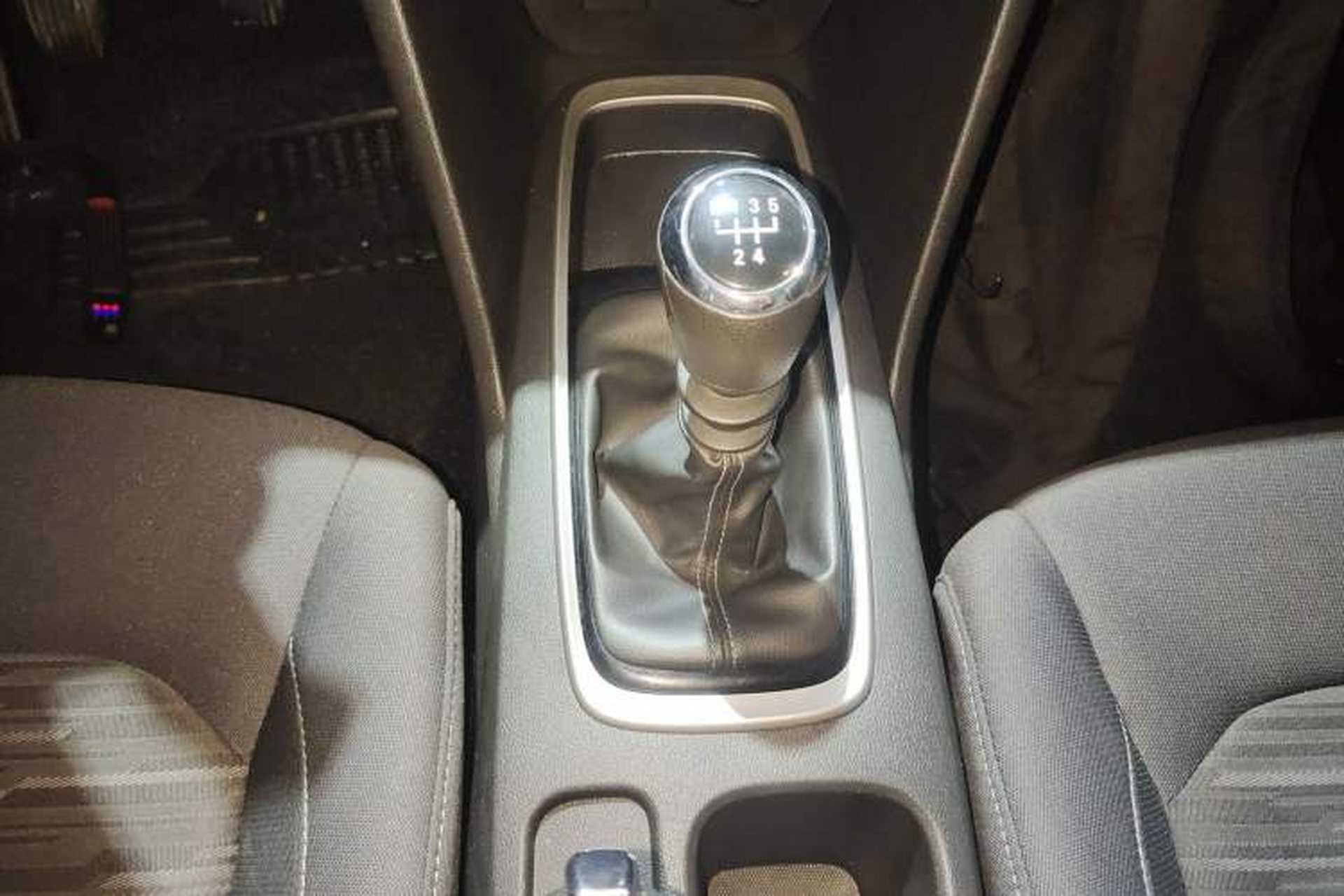 Used Chevrolet Cavalier 2016 1.5L Manual Enjoyment Edition Gear Lever