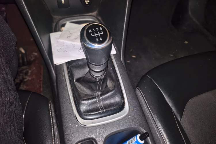 Used Chevrolet Cavalier 2016 1.5L Manual Xinyue Edition Gear Lever