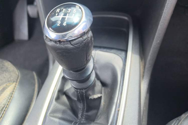 Used Chevrolet Cavalier 2016 1.5L Manual Enjoyment Edition Gear Lever