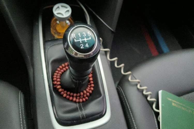 Used Chevrolet Cavalier 2016 1.5L Manual Xinyue Edition Gear Lever