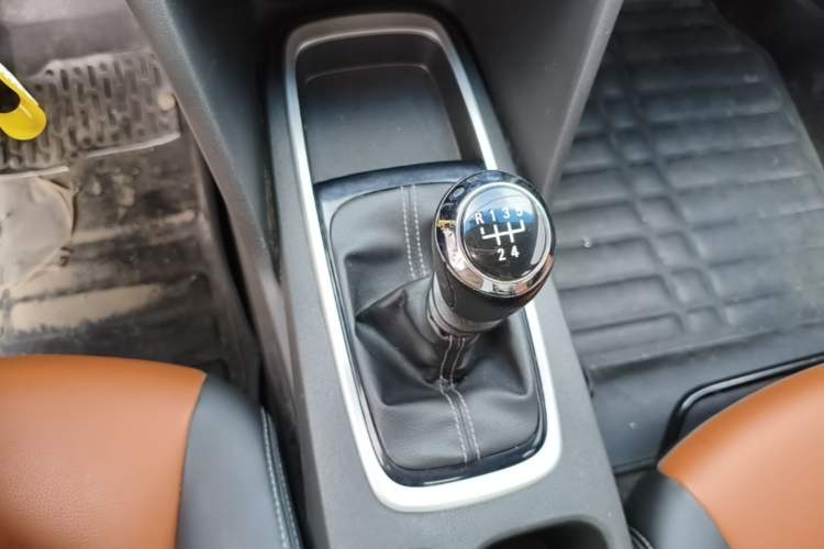 Used Chevrolet Cavalier 2016 1.5L Manual Xinyue Edition Gear Lever