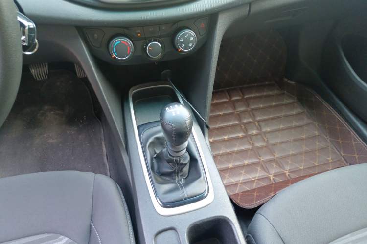 Used Chevrolet Cavalier 2016 1.5L Manual Enjoyment Edition Gear Lever