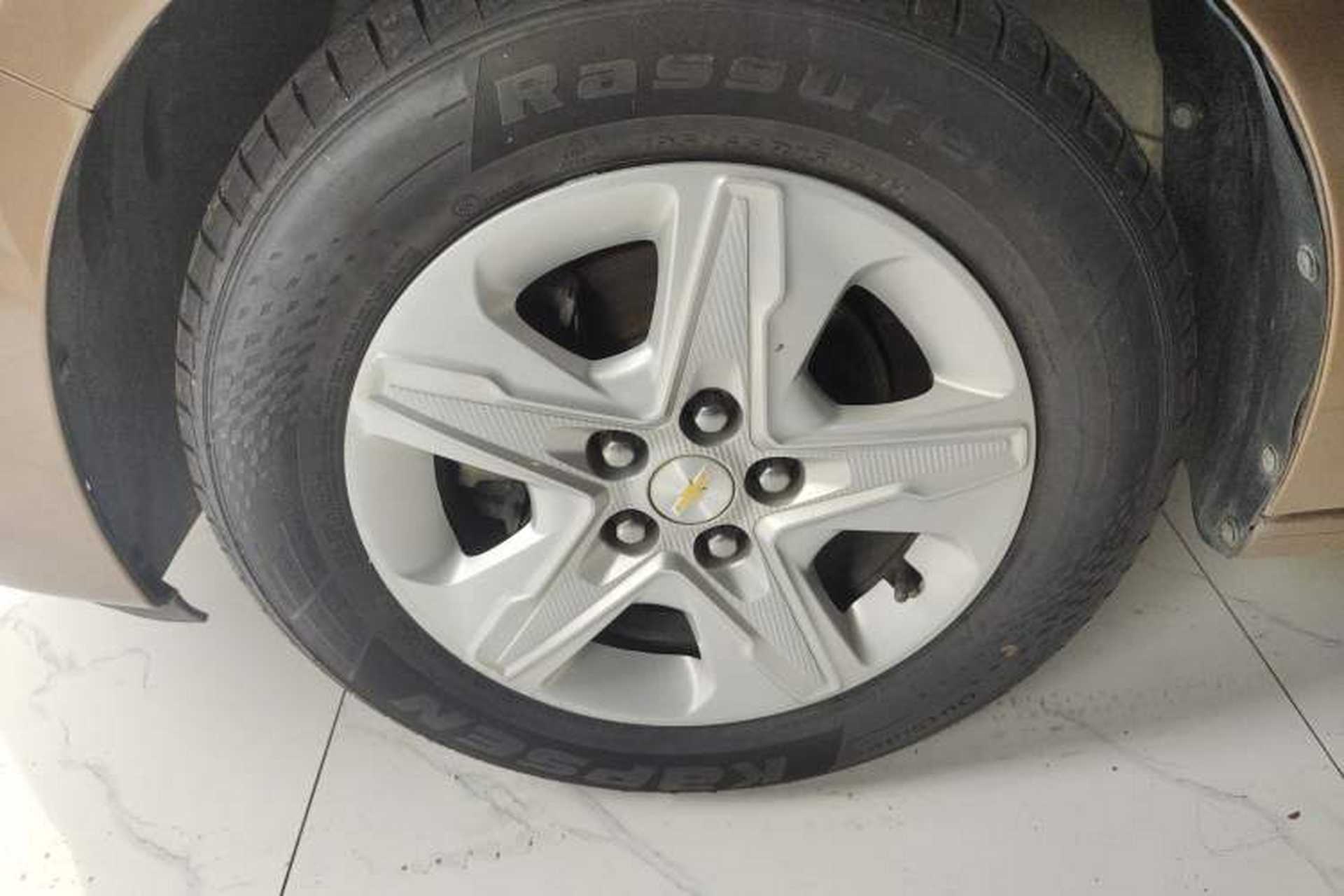 Used Chevrolet Cavalier 2016 1.5L Manual Enjoyment Edition Left Front Wheel Hub