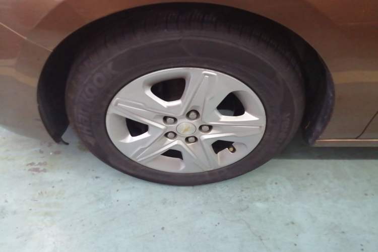 Used Chevrolet Cavalier 2016 1.5L Automatic Enjoyment Edition Left Front Wheel Hub