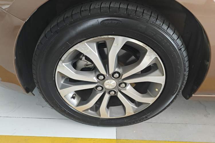 Used Chevrolet Cavalier 2016 1.5L Automatic Xinsong Edition Left Front Wheel Hub