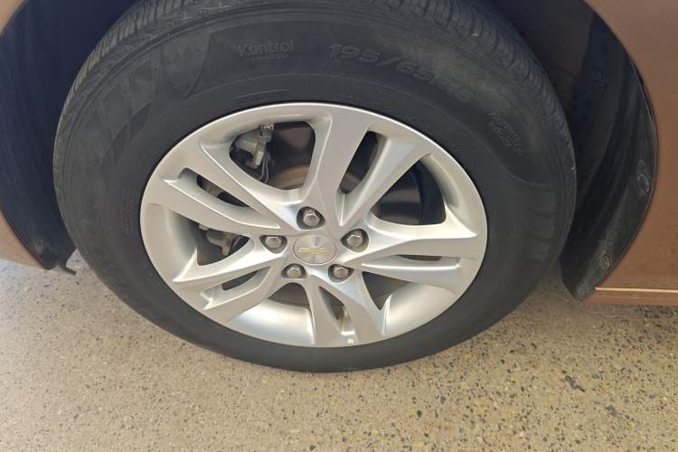 Used Chevrolet Cavalier 2016 1.5L Automatic Xinyue Edition Left Front Wheel Hub