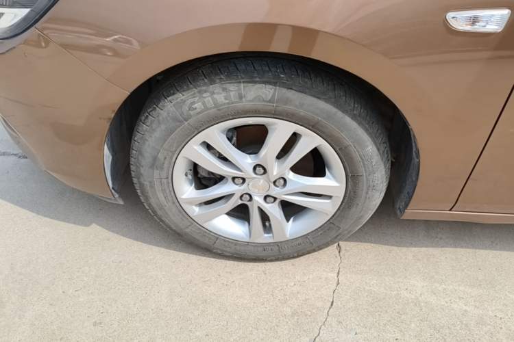 Used Chevrolet Cavalier 2016 1.5L Manual Xinyue Edition Left Front Wheel Hub