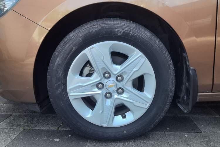 Used Chevrolet Cavalier 2016 1.5L Automatic Enjoyment Edition Left Front Wheel Hub