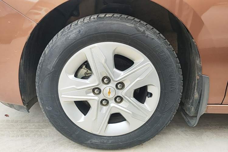 Used Chevrolet Cavalier 2016 1.5L Automatic Enjoyment Edition Left Front Wheel Hub
