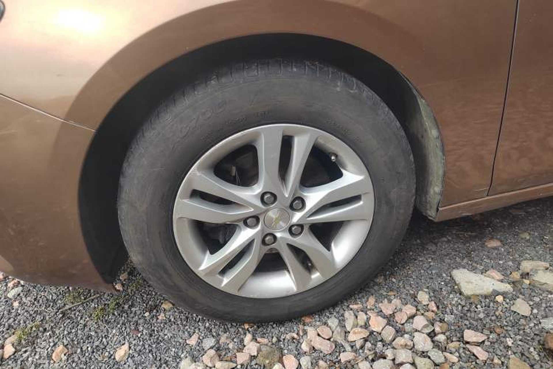 Used Chevrolet Cavalier 2016 1.5L Manual Xinyue Edition Left Front Wheel Hub